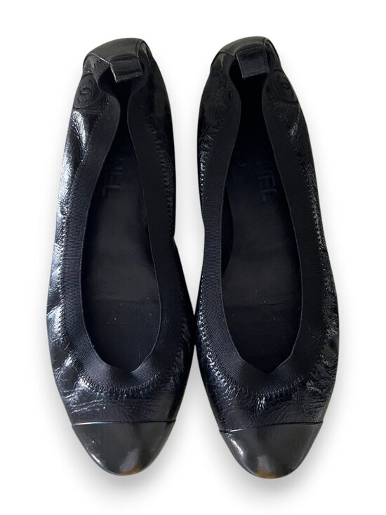 CHANEL Shoes - Authentic Chanel CC Cap-Toe Ballet Flats in crinkled patent leather, size 39